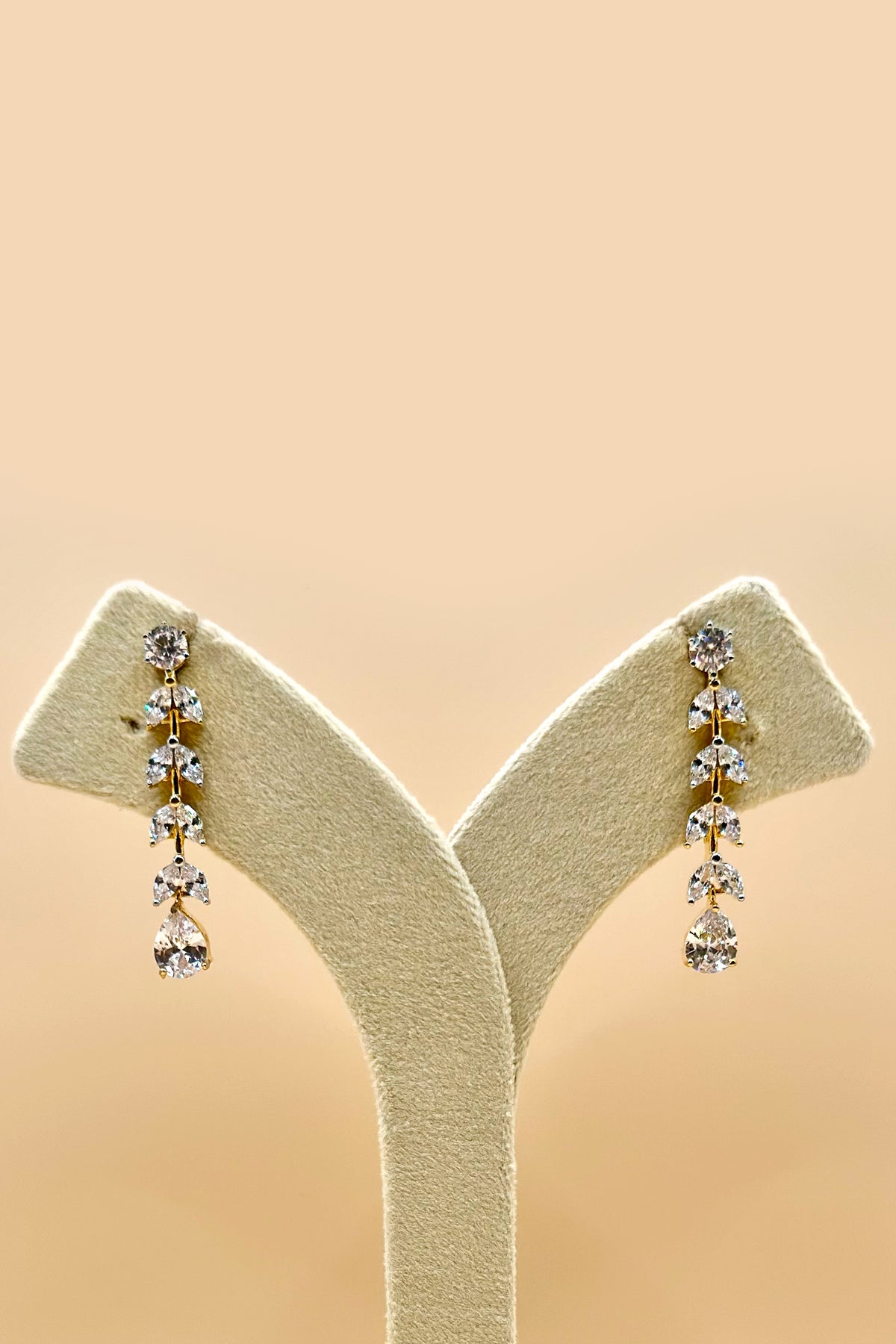 Elegant American Diamond Necklace