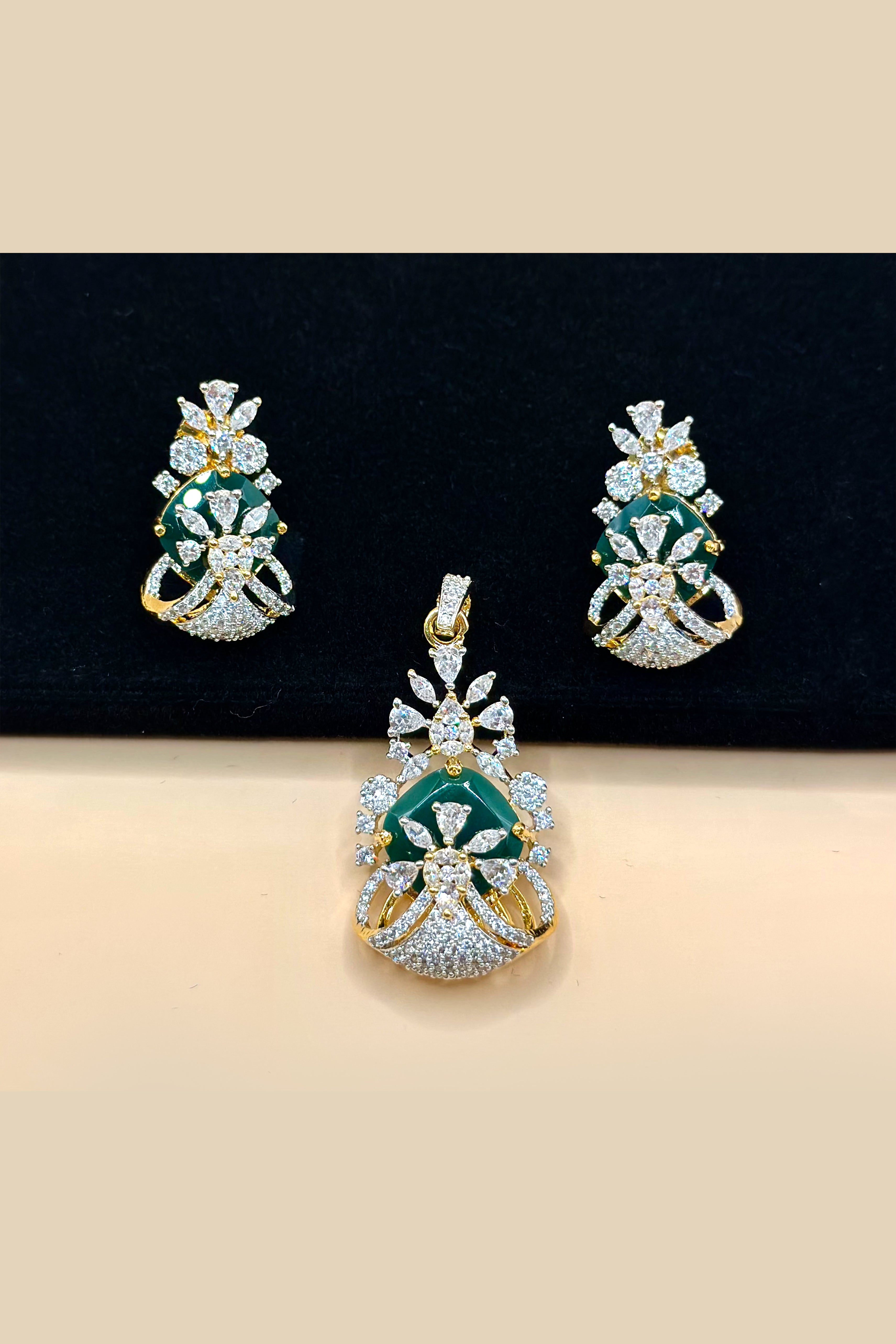Sparkle Green Stone Pendent Set