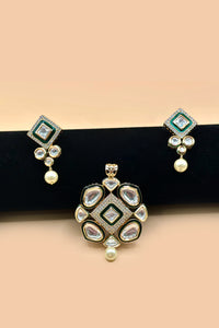Royal Kundan Pearl Pendant Set