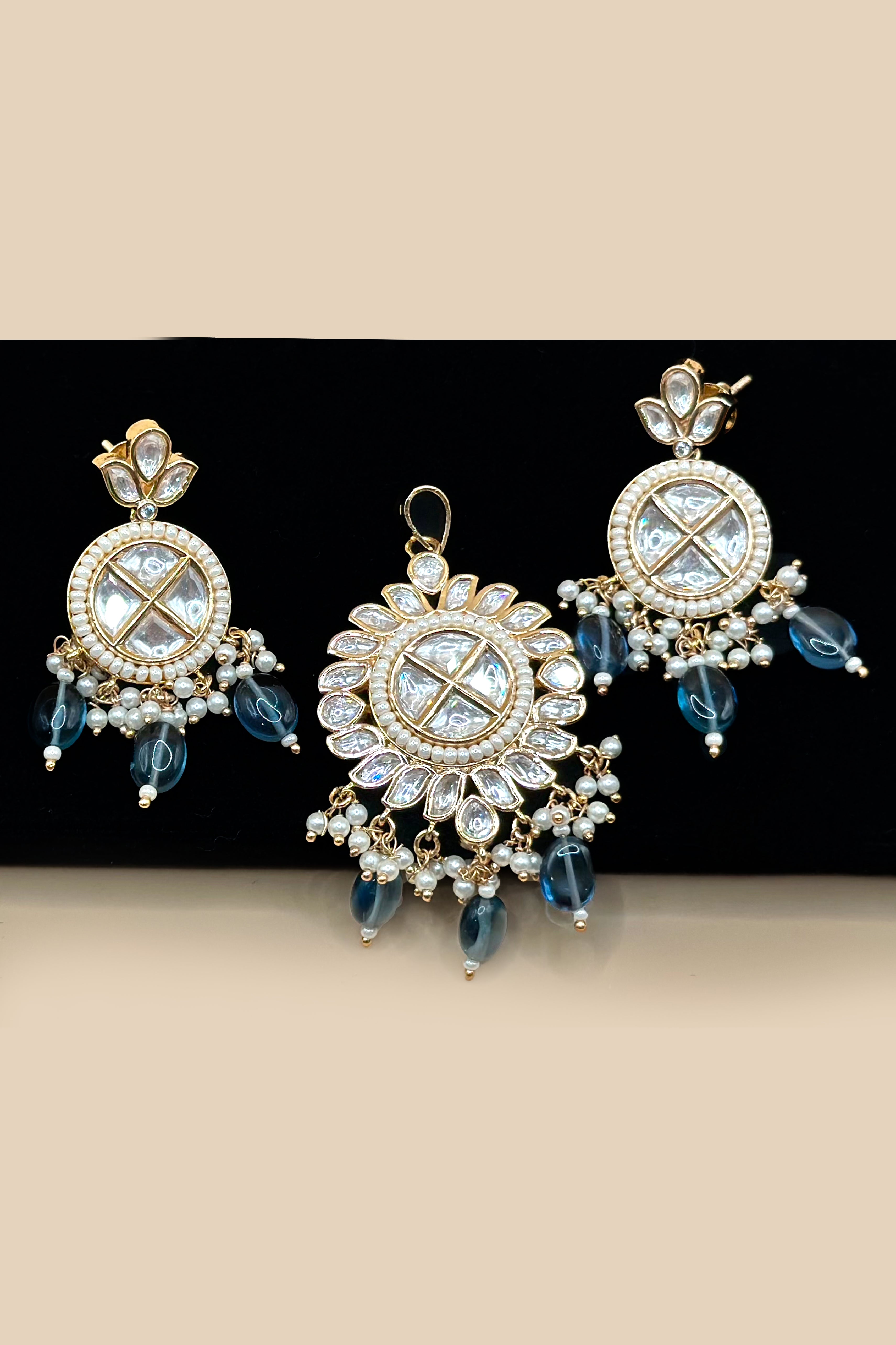 Royal Round Kundan Pendant Set - Blue